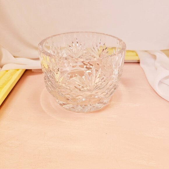 Clear Crystal Round Bowl, Pineapple Tops with Scalloped Edges, Vintage - Picture 3 of 7